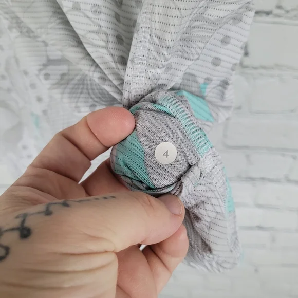 LULULEMON | floral polkadot cap sleeve sheer workout athletic top - Picture 4 of 6